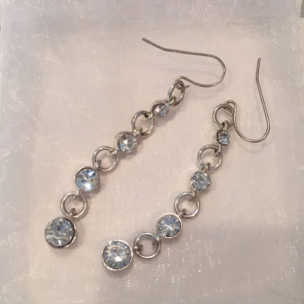 Silver color earring. 💎💎💎